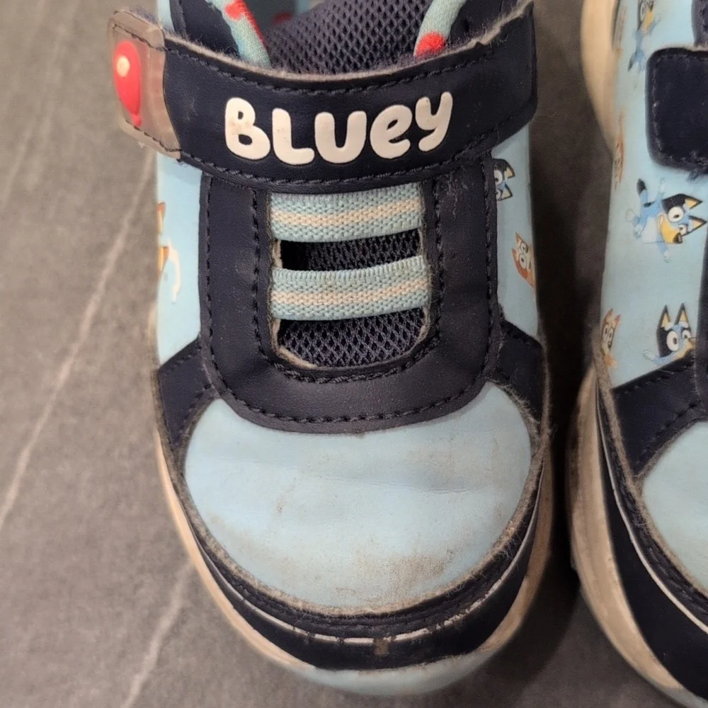 Bluey Lighted Sneaker Toddler Size 8